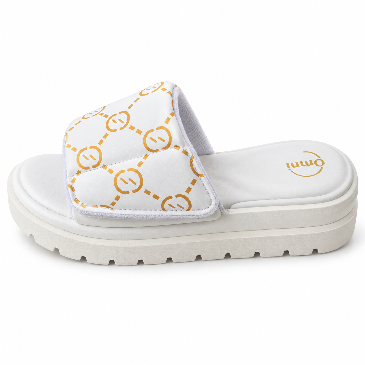 Fotos de calçados para a Shopee com IA: chinelo branco com estampa dourada após a edição